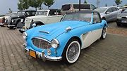 Pálavský Oldtimer přilákal na Břeclavsko desítky elegantních veteránů