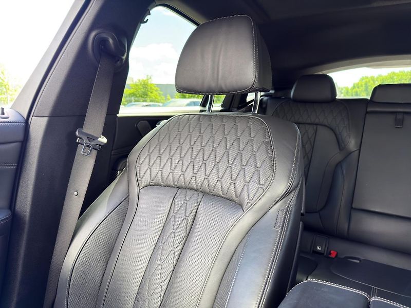 BMW X6 xDrive40i - fotka 13 z 22