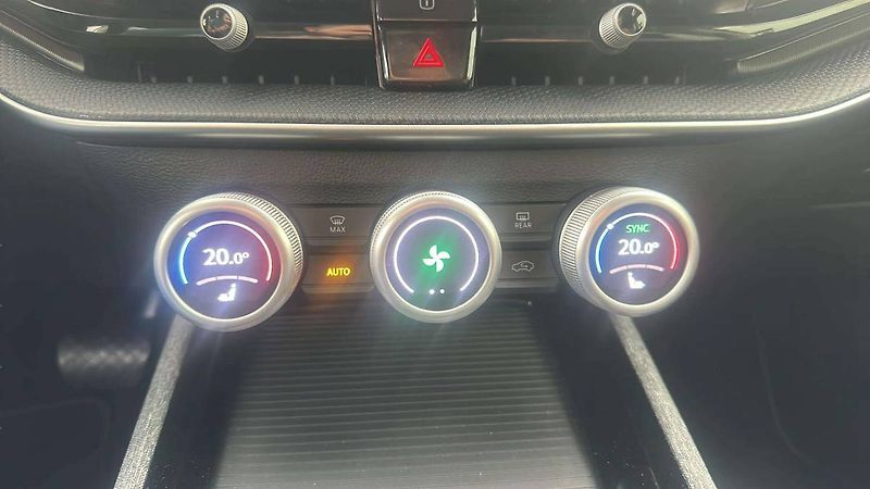 Škoda Superb Combi Selection 2,0TDI 110kW D - fotka 15 z 30