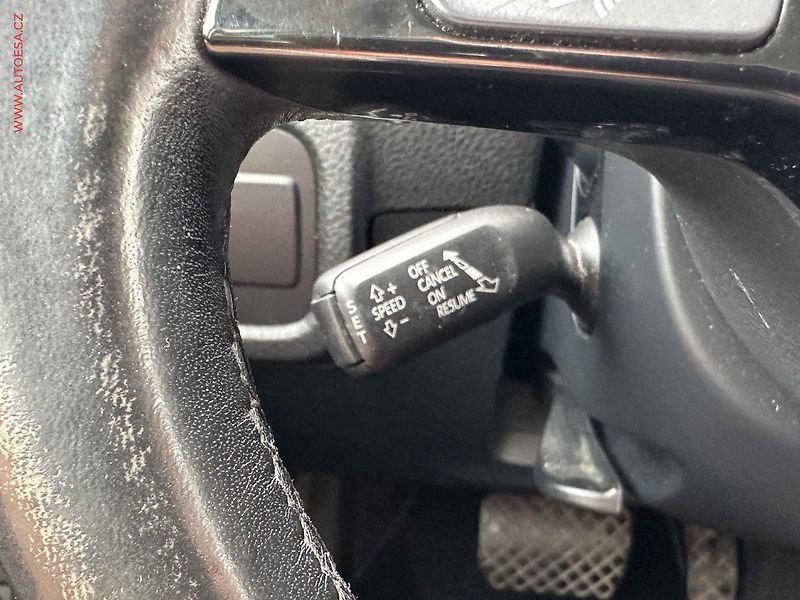 Volkswagen Touareg (2011) 3.0 TDi 4x4, AT, navi, bixen - fotka 13 z 22