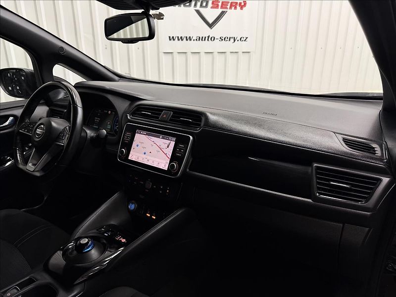 Nissan Leaf N-CONNECTA 160kW 62kWh - fotka 32 z 38