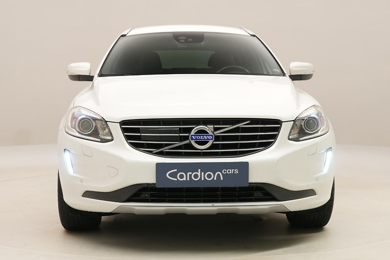 Volvo XC60 D4 AWD MOMENTUM REZERVACE - fotka 15 z 43