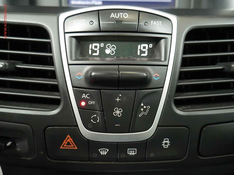 Renault Laguna (2010) 1.5 dCi, Navi, AC - fotka 15 z 19