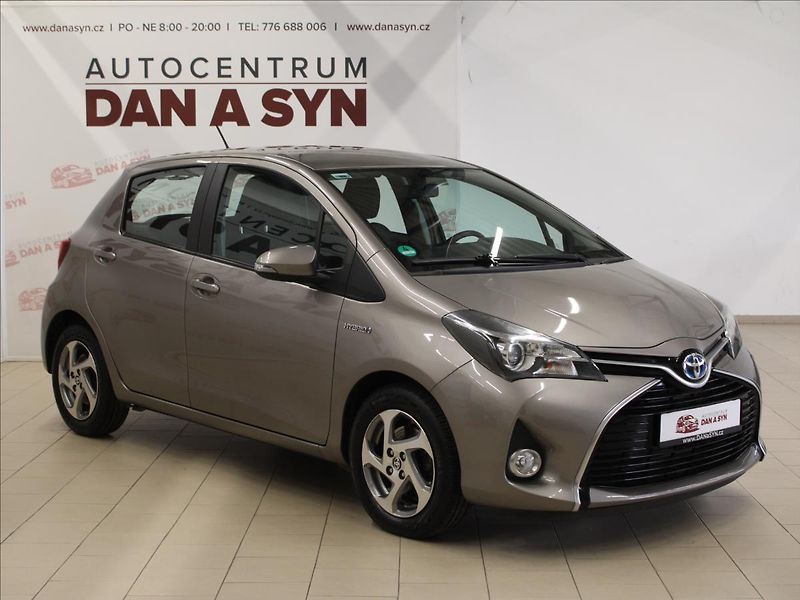 Toyota Yaris 1,5 i Hybrid Comfort At. - fotka 3 z 31
