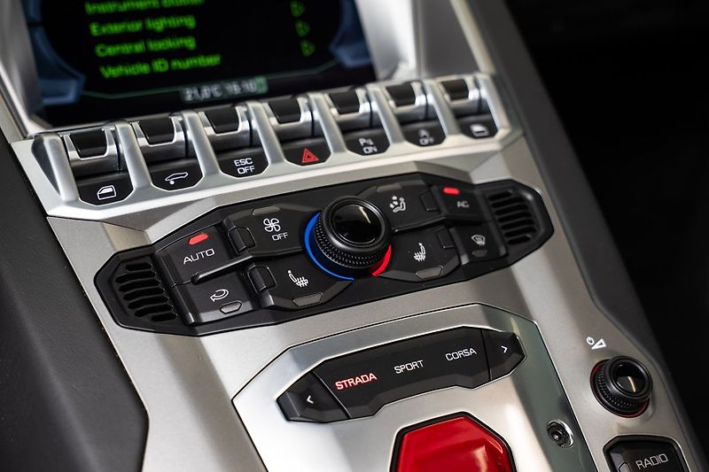 Lamborghini Aventador - fotka 10 z 25