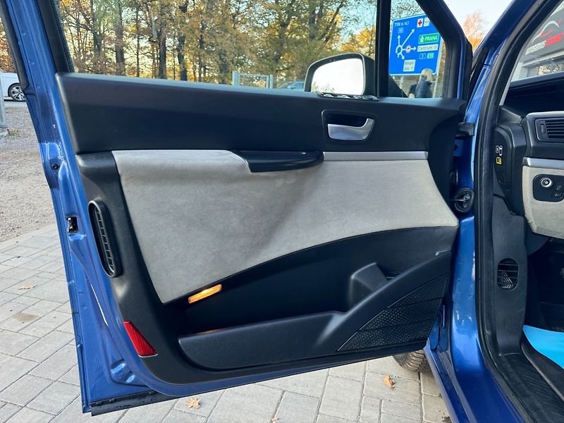 Peugeot 807 (2007) 2.0 HDi 7 míst,Navigace - fotka 8 z 31