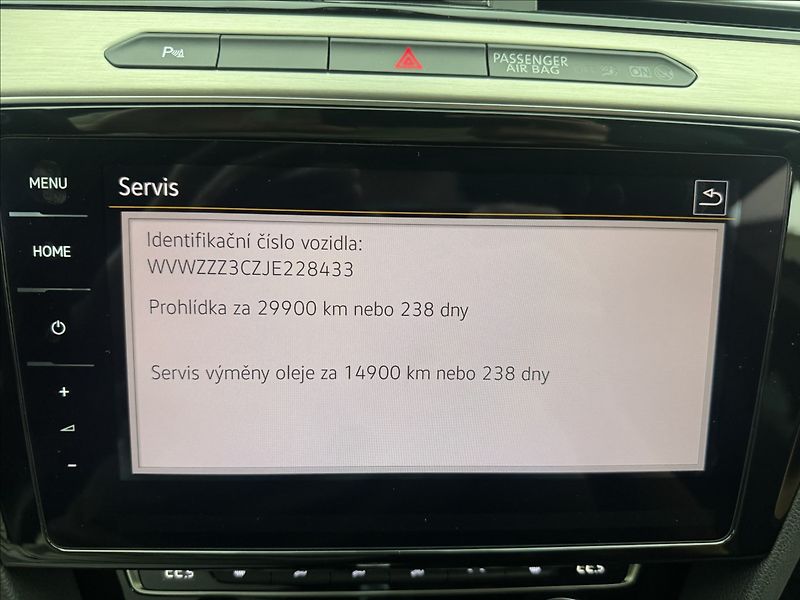 Volkswagen Passat 2,0 R-LINE DSG 4X4 VC DCC PANO - fotka 21 z 41