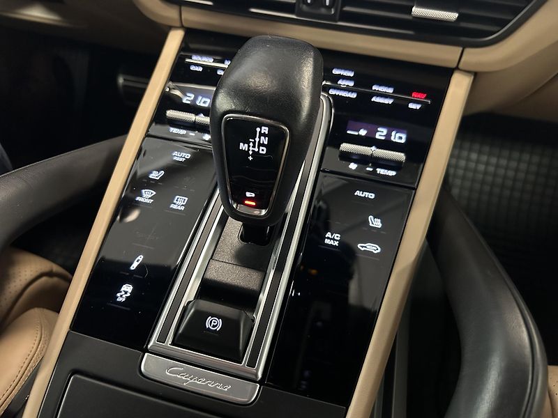 Porsche Cayenne (2023) 4.0 GTS VZDUCH SPORT CHRONO - fotka 10 z 32