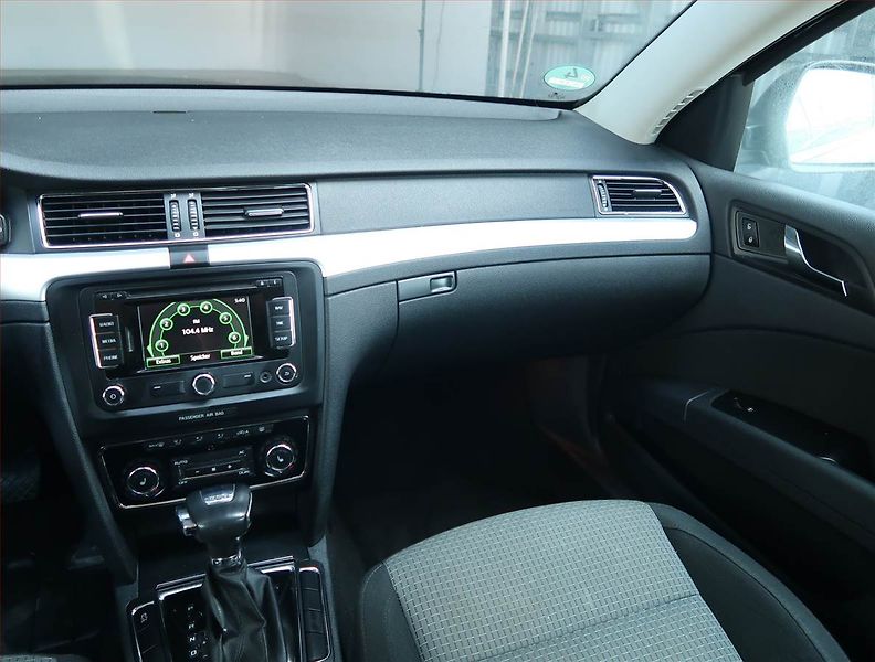 Škoda Superb (2013) 2.0 TDI, Automat, Bi-Xenony - fotka 8 z 18