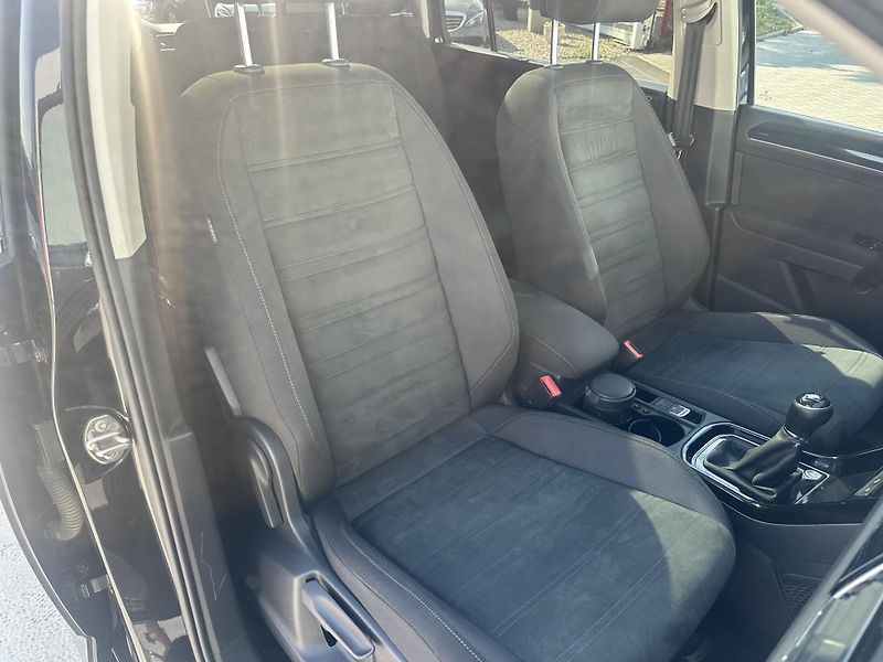 Volkswagen Touran (2015) 2.0 TDI se. knížka 7 míst - fotka 23 z 43