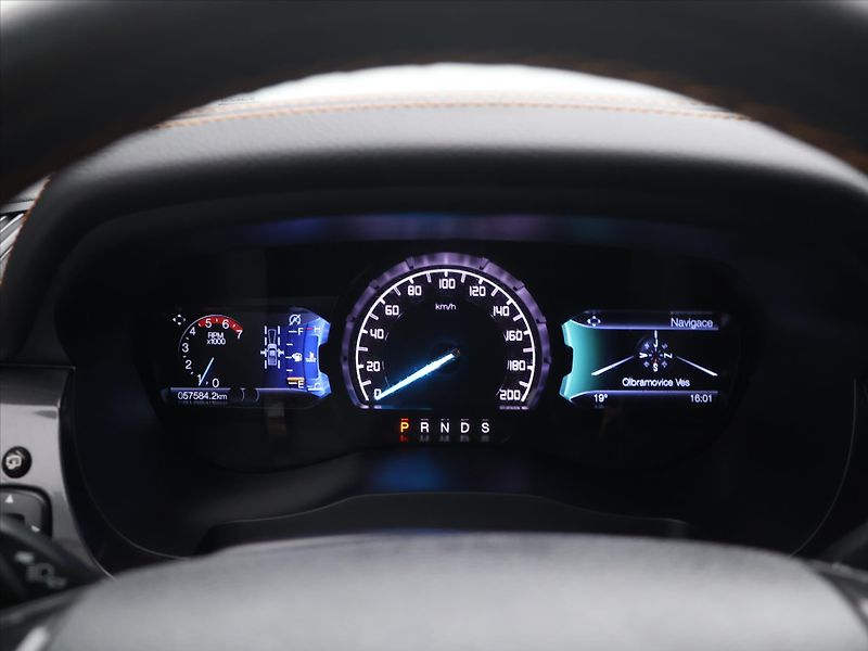 Ford Ranger 2,0 TDCI 156kW Wildtrak 4x4 - fotka 15 z 28