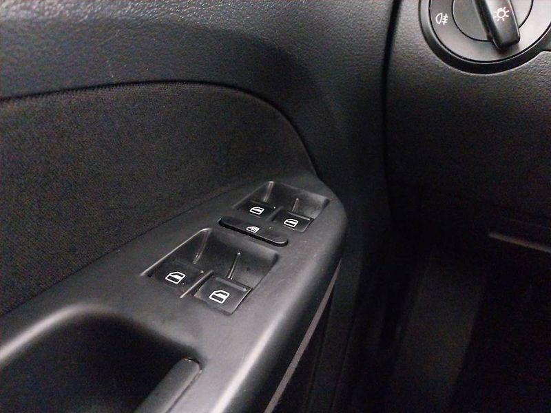 Volkswagen Touran (2007) 1.9 TDI, 7 míst, po STK, Tažné - fotka 16 z 17