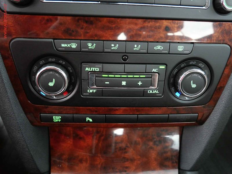 Škoda Octavia (2009) 1.4 TSi, ČR, Elegance, TZ - fotka 16 z 19