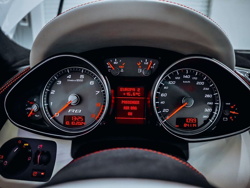 Audi R8 4.2 TFSI Quattro 6MAN - TOP!!! - fotka 25 z 33