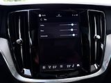 Volvo V60 B4 FWD // PLUS DARK + kola - náhled 44