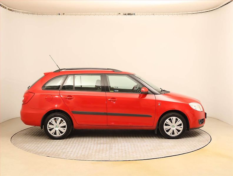 Škoda Fabia (2008) Ambition 1.2 12V, ČR,1.maj - fotka 6 z 16