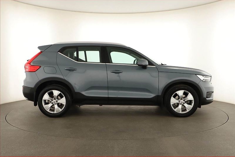 Volvo XC40 (2019) Inscription D3 - fotka 6 z 17