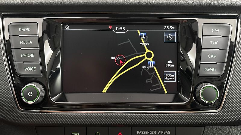 Škoda Fabia 1.0 TSI Ambition Combi - fotka 25 z 25