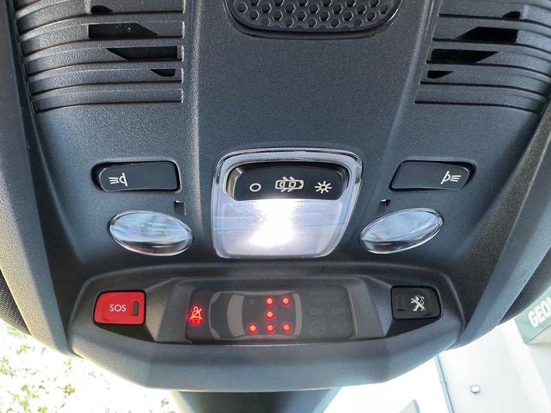 Peugeot 5008 (2023) 1.5 HDi GT EAT8 - fotka 39 z 44