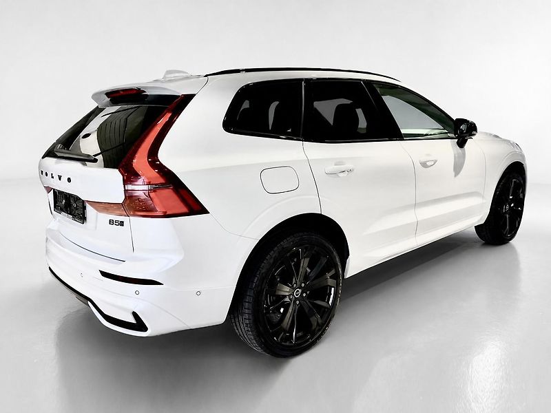 Volvo XC60 (2026) B5 PLUS BLACK + 4SERVIS/ZÁRUKA - fotka 6 z 18