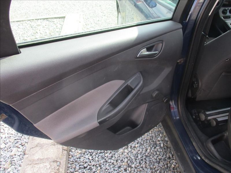 Ford Focus 1,6 i, klimatizace,serviska,CZ - fotka 14 z 36