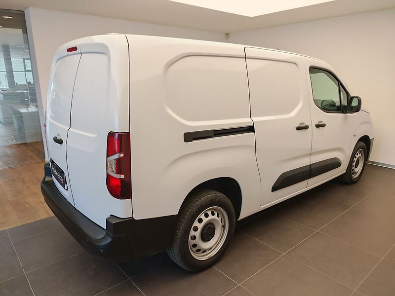Toyota ProAce City 1.5L Diesel 130k - 6 MT Active - fotka 4 z 25