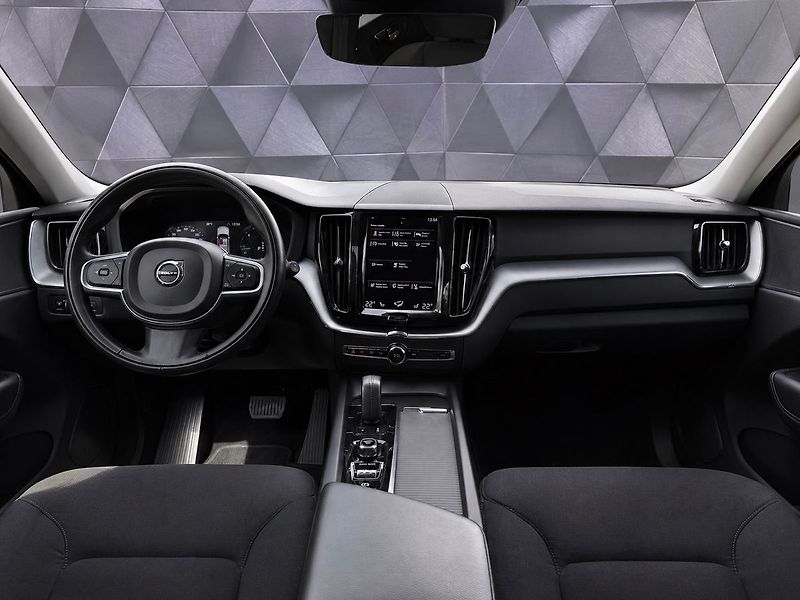 Volvo XC60 B4 AWD MOMENTUM, KAMERA, ACC, - fotka 9 z 20