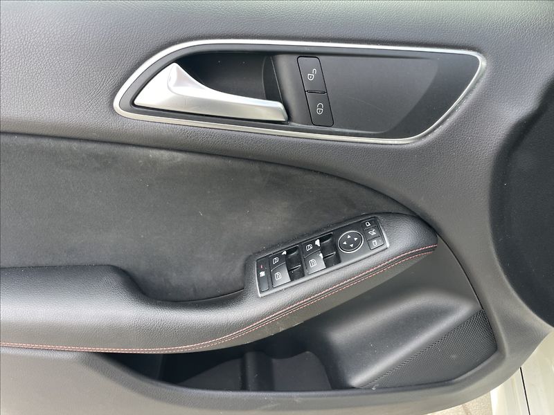 Mercedes-Benz Třídy B 2,2 CDi B200 Premium Automat L - fotka 20 z 35