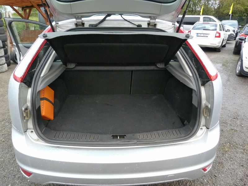 Ford Focus 1.6 16v - fotka 13 z 18