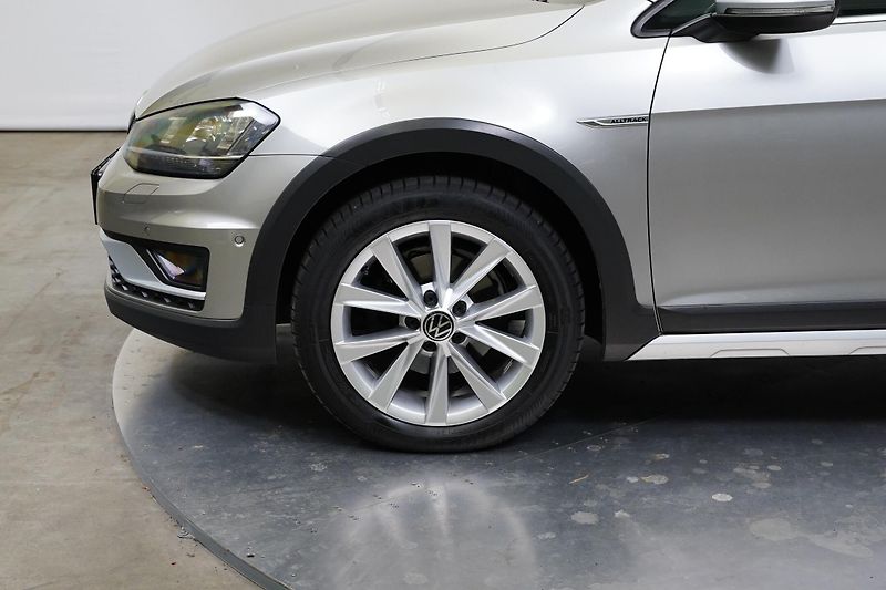 Volkswagen Golf - fotka 10 z 25