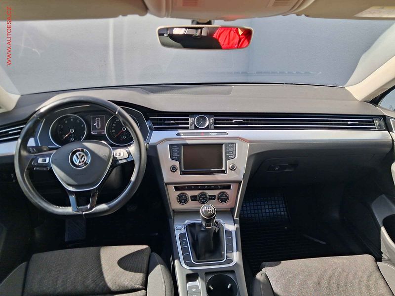 Volkswagen Passat (2015) 1.4 TSi, Comfortline, panor - fotka 8 z 18