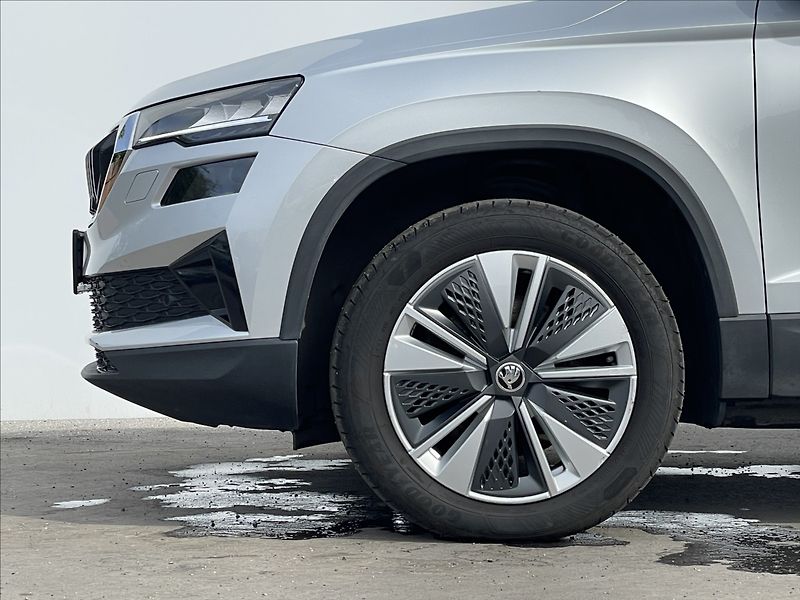 Škoda Karoq 2,0 TDI DSG Style Plus NAV+PDC - fotka 19 z 23