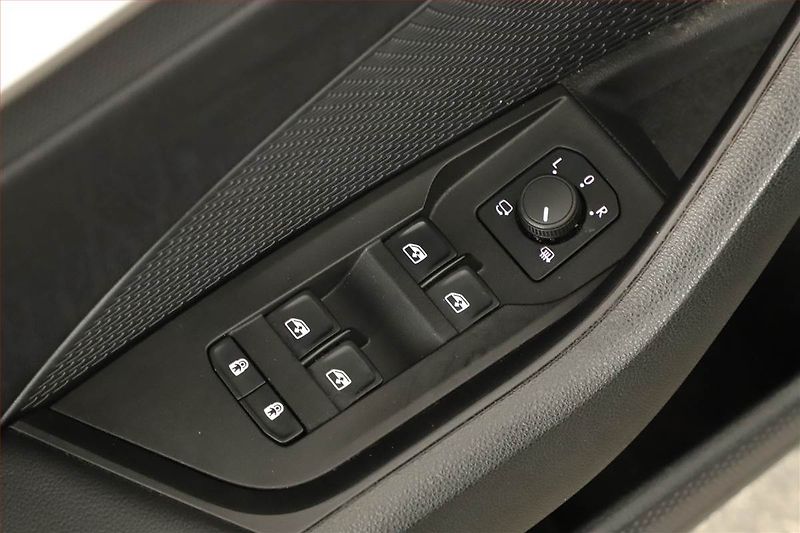 Škoda Octavia (2024) 2.0 TDI - fotka 10 z 19