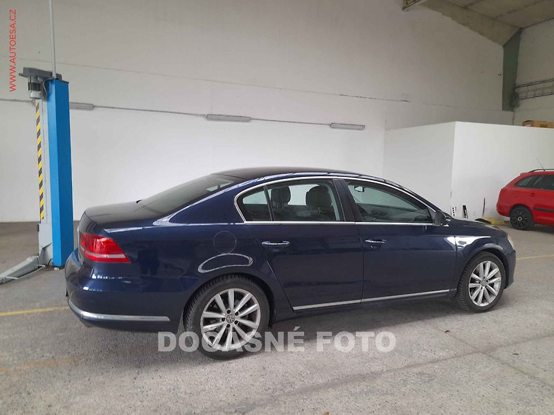 Volkswagen Passat (2013) 2.0 4x4, ČR, AT, navi, xenon - fotka 2 z 3