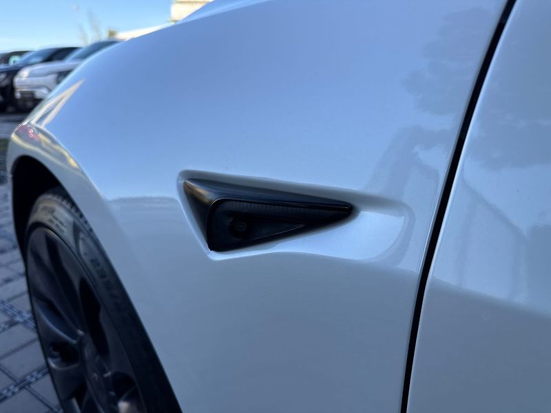 Tesla Model 3 Performance - fotka 6 z 39
