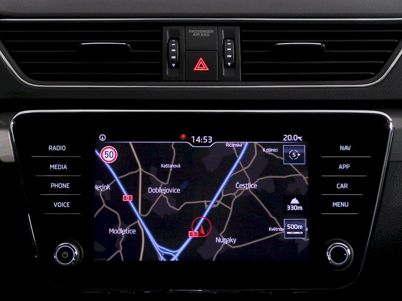 Škoda Superb (2019) STYLE 2.0TDI 140KW DSG 4x4 MAT - fotka 26 z 34