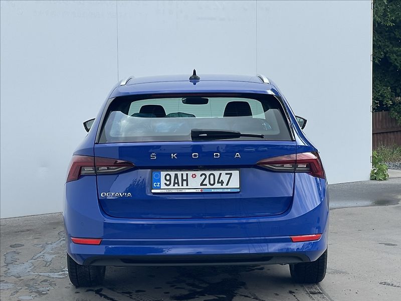 Škoda Octavia 2,0 TDI DSG Combi Style Plus - fotka 22 z 22