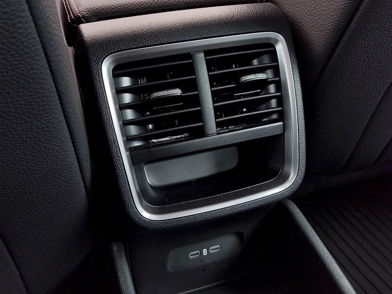 Škoda Octavia (2024) Top Selection 1,5 Tsi 110 Kw D - fotka 27 z 37