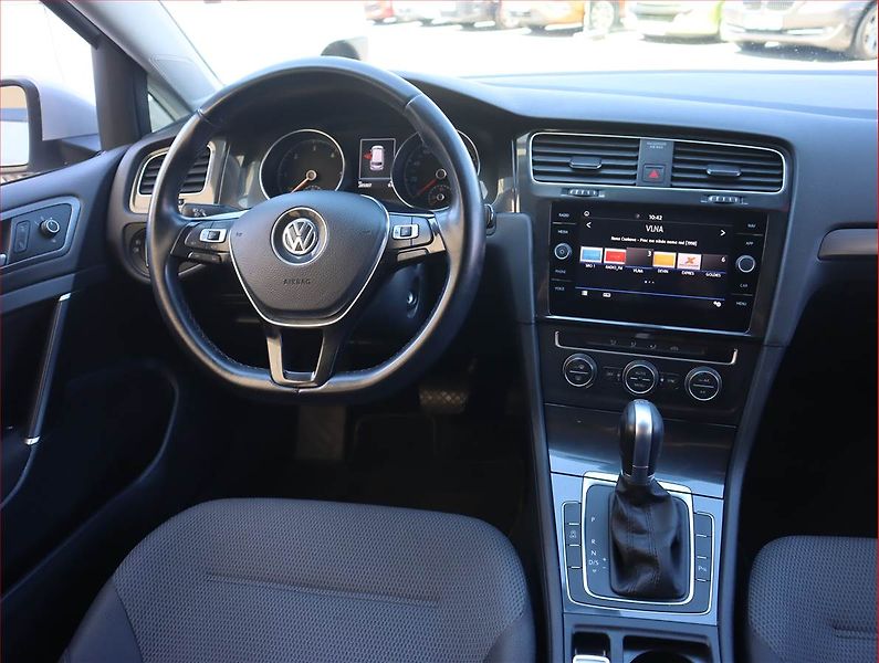 Volkswagen Golf (2018) 1.6 TDI, Automat, Serv.kniha - fotka 7 z 21