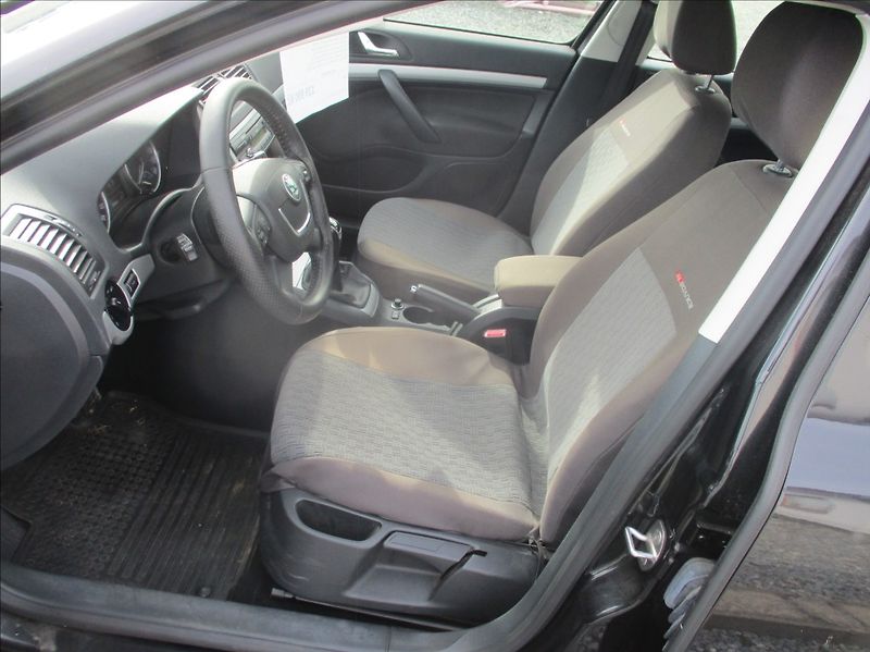 Škoda Octavia 1,6 TDI, aut.klima,Cebia,2.maj - fotka 14 z 23