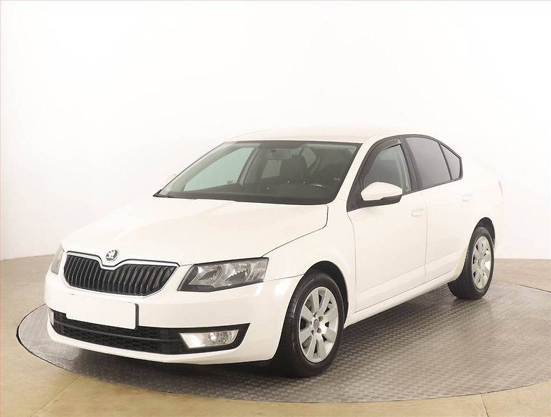 Škoda Octavia (2013) Ambition 1.6 TDI, Tempomat - fotka 2 z 15