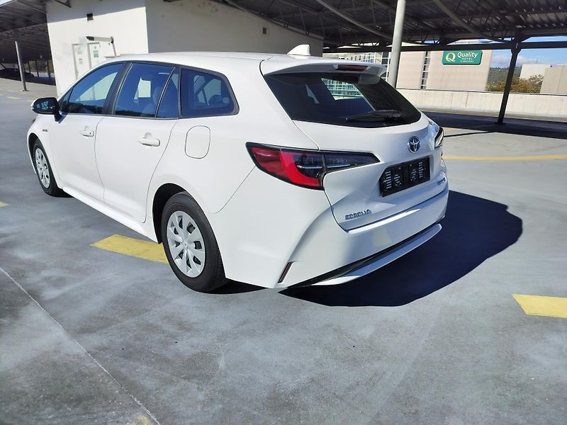 Toyota Corolla Touring 1.8 Hybrid Business - fotka 5 z 26