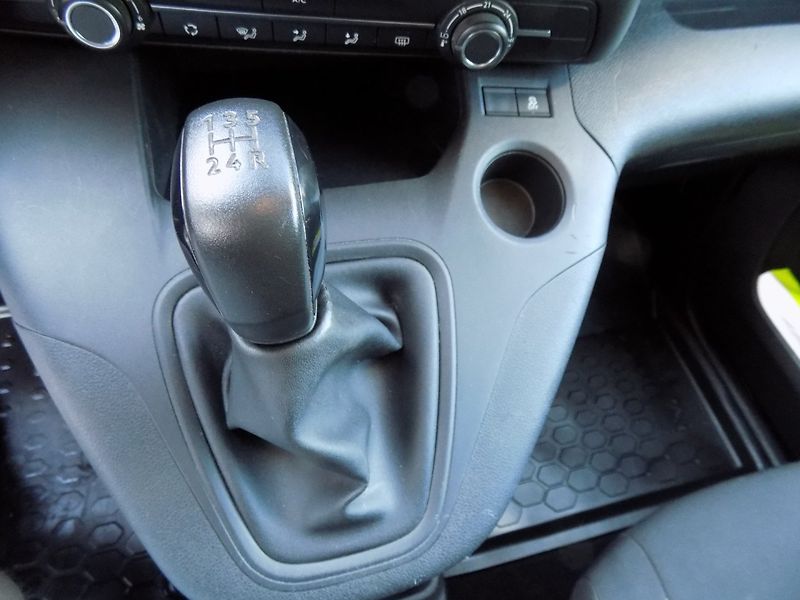 Peugeot Rifter (2021) 1.5HDi/L2H1/klimatizace/ČR/ - fotka 25 z 32