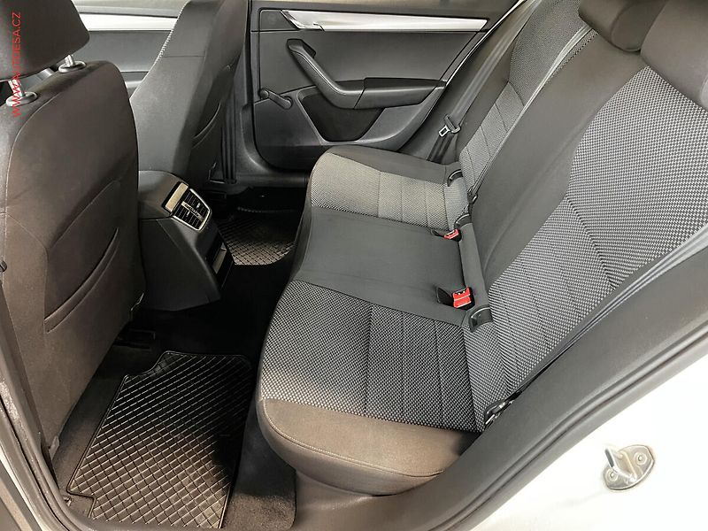 Škoda Octavia (2015) 1.6 TDI, ČR, servis.kniha, AC - fotka 10 z 13