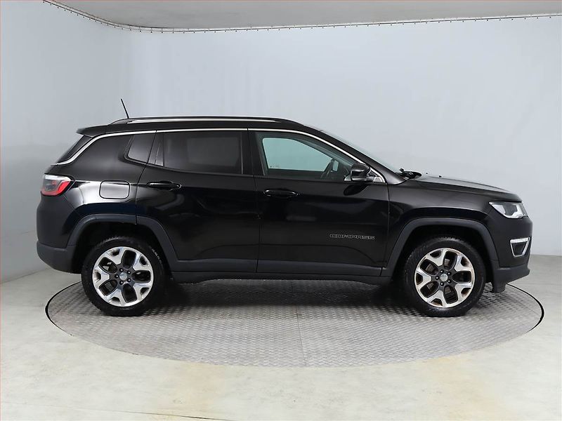 Jeep Compass (2019) 2.0 MultiJet - fotka 6 z 20
