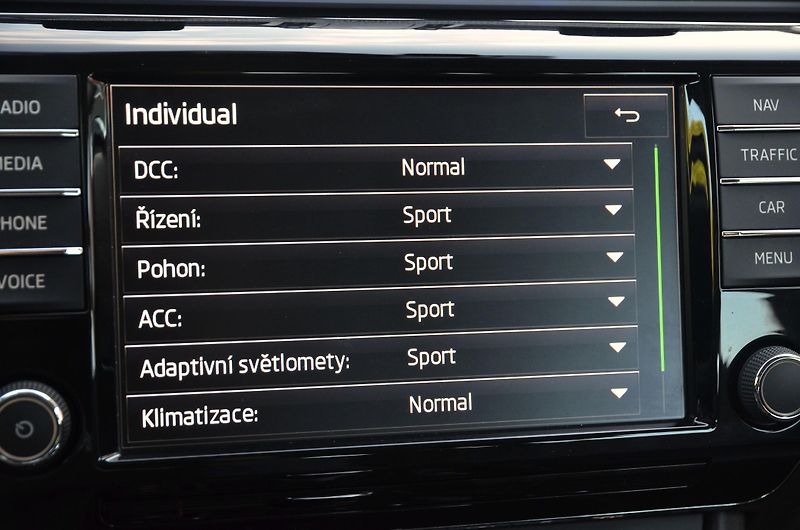 Škoda Superb (2016) 2.0 TDi 140kW 4x4 L&K / 1.MAJ. - fotka 44 z 47