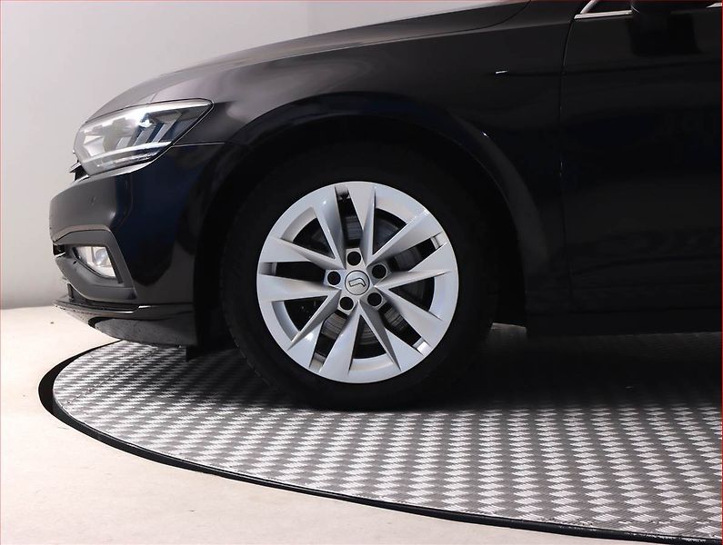 Volkswagen Passat (2021) 2.0 TDI, Automat, Navi - fotka 15 z 21