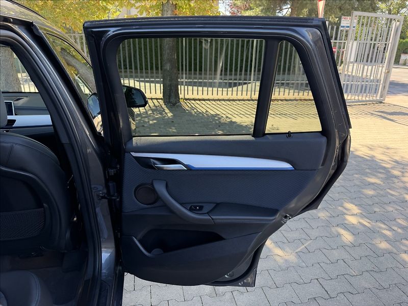 BMW X1 20d xDrive M-Paket - fotka 26 z 28