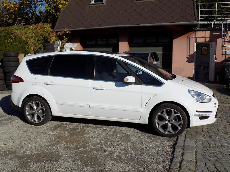 Ford S-MAX 2,0  TDCI 103KW TITAN FACELIFT - fotka 6 z 47