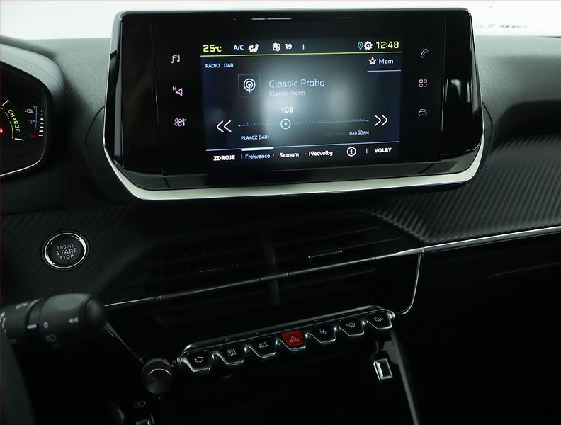 Peugeot 2008 (2023) Active Pack 50 kWh, SoH 98% - fotka 12 z 18